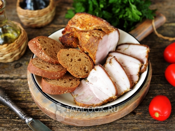 Грудинка с чесноком в духовке, рецепт с фото