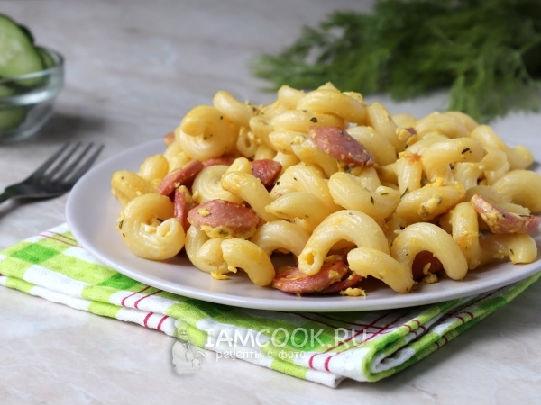 Макароны с сосисками и яйцом , рецепт с фото