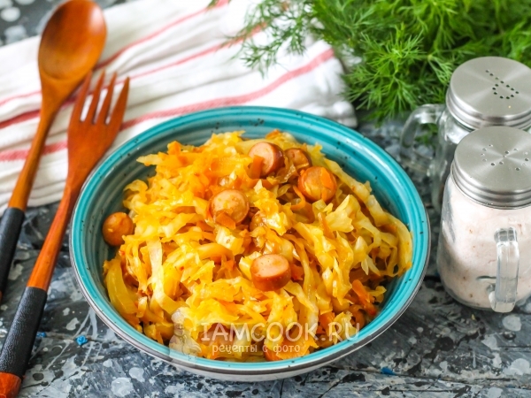 Солянка из капусты с сосисками в мультиварке, рецепт с фото