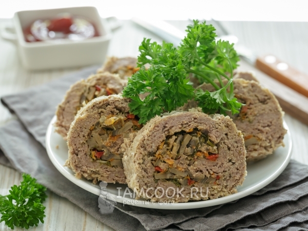 Рулет из фарша с грибами и овощами, рецепт с фото