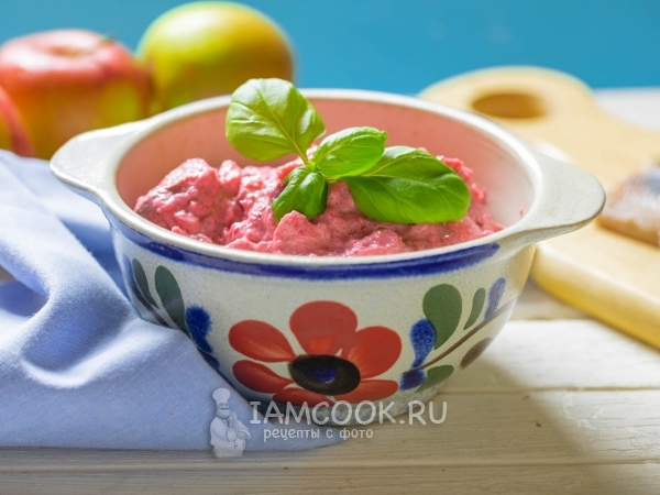 Салат из свёклы, селёдки и яблока, рецепт с фото