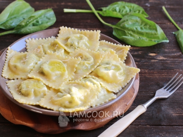 Равиоли с сыром и зеленью, рецепт с фото