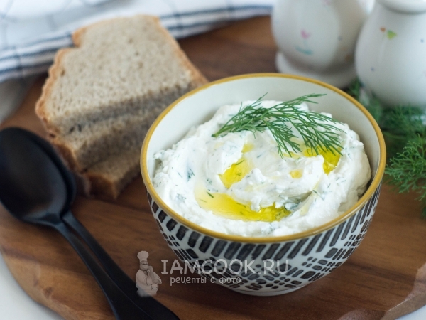 Соус-дип из феты с йогуртом и зеленью, рецепт с фото