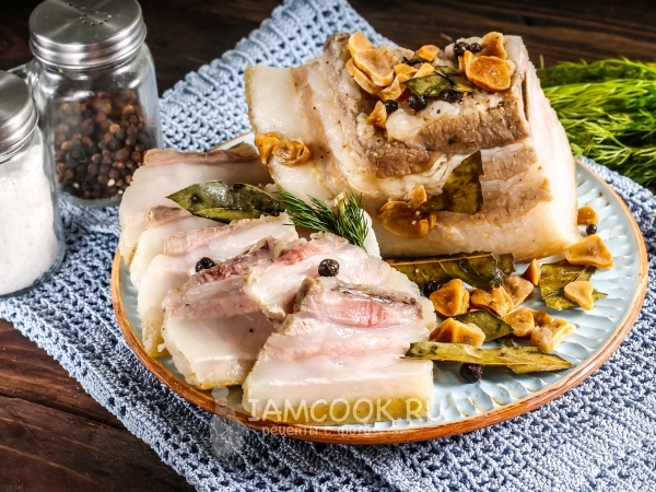 Вареное сало в пакете, рецепт с фото