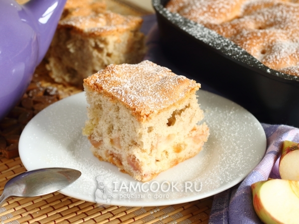 Шарлотка с яблоками и изюмом, рецепт с фото