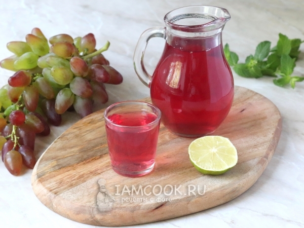 Компот из винограда и смородины, рецепт с фото