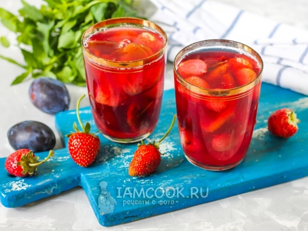 Компот из клубники и слив, рецепт с фото