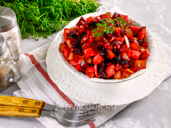 Салат с балыком, свеклой и гранатом, рецепт с фото