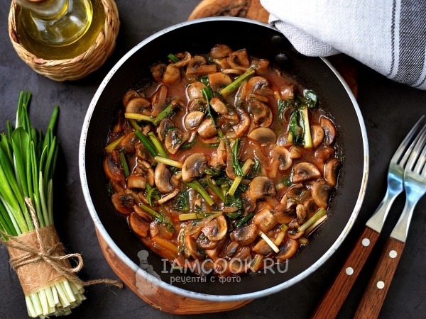 Черемша с грибами в томатном соусе, рецепт с фото