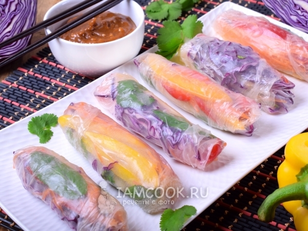 Радужные спринг-роллы с арахисовым соусом, рецепт с фото