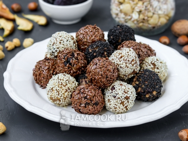 Энергетические шарики с овсянкой, орехами и сухофруктами, рецепт с фото