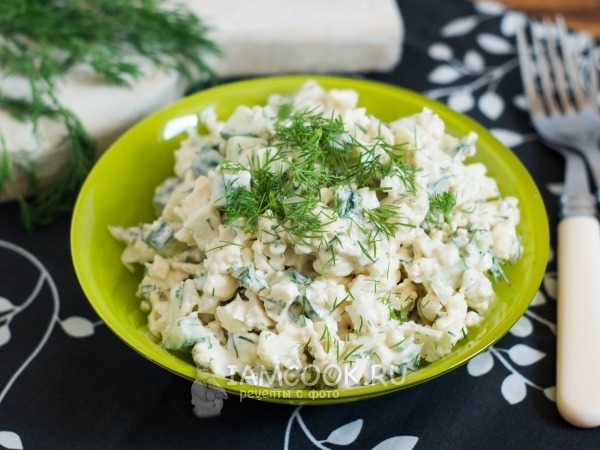Салат из цветной капусты в сметанной заправке, рецепт с фото
