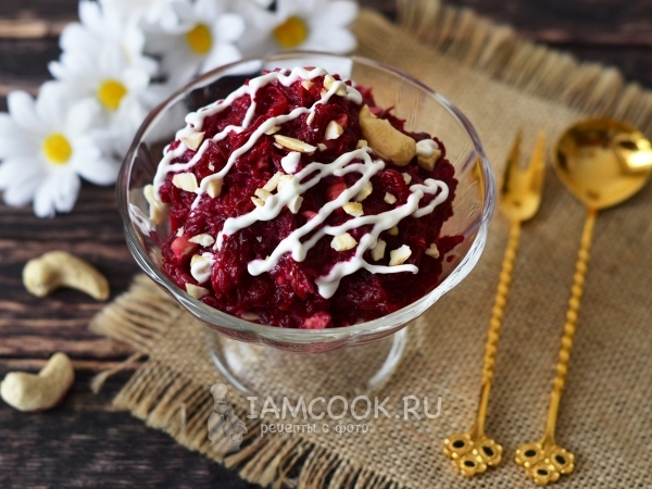 Свекольный салат с кешью, рецепт с фото