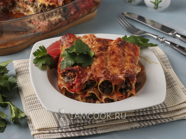 Каннеллони с фаршем и грибами в томатно-сметанном соусе, рецепт с фото