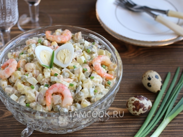 «Оливье» с курицей и креветками, рецепт с фото