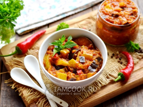 Салат «Татарская песня» из кабачков и баклажанов, рецепт с фото