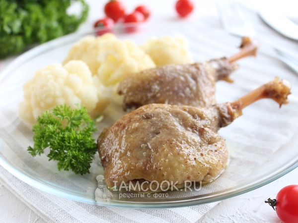 Тушеная утка с яблоками, рецепт с фото