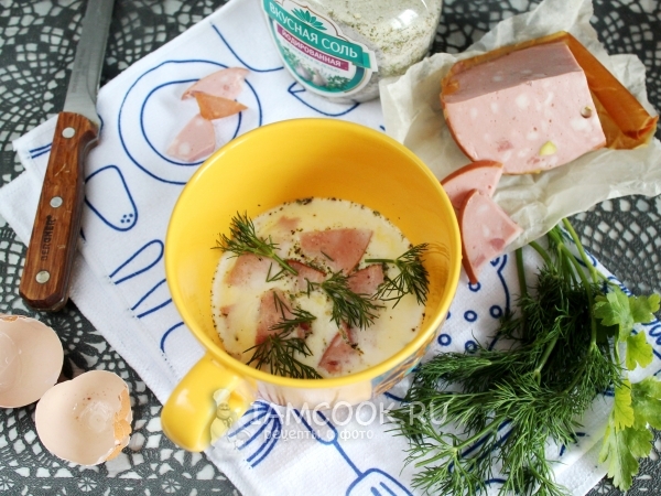 Омлет с колбасой в пароварке, рецепт с фото