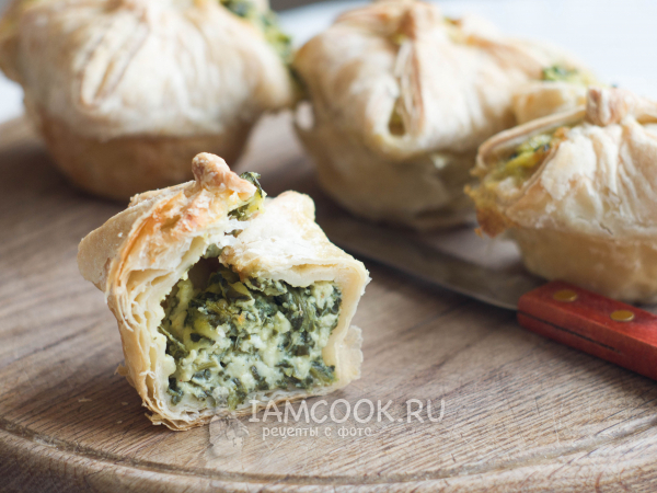 Слойки со шпинатом, рецепт с фото