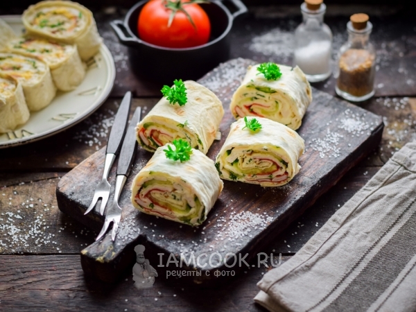 Рулет из лаваша с крабовыми палочками и крем-сыром, рецепт с фото