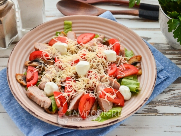 Теплый салат с индейкой и шампиньонами, рецепт с фото