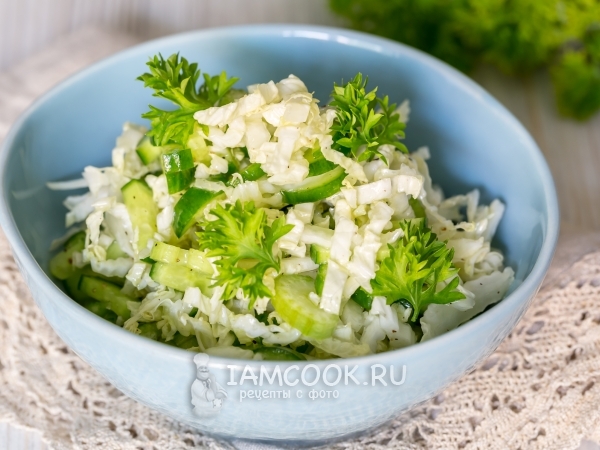 Салат из свежих огурцов с пекинской капустой, рецепт с фото