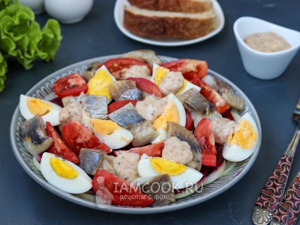 Салат с сельдью, свеклой и помидорами, рецепт с фото