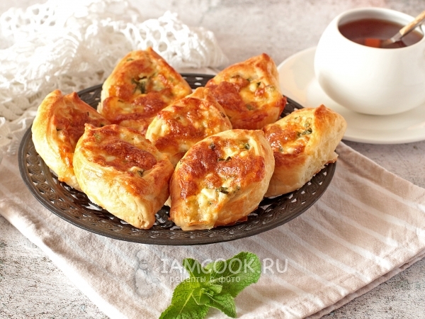 Ленивые пирожки без замеса (из готового слоеного теста), рецепт с фото