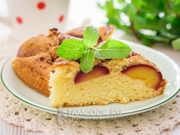 Пирог со сливами и корицей, рецепт с фото