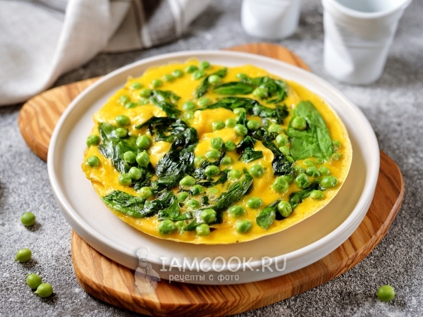 Омлет со шпинатом и зеленым горошком, рецепт с фото