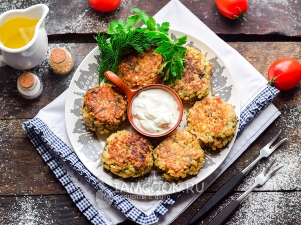 Котлеты из рыбных консервов с булгуром и зеленью, рецепт с фото