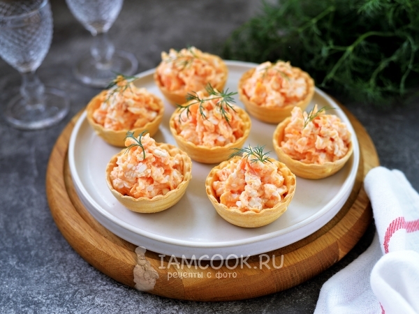 Тарталетки с красной рыбой и икрой мойвы, рецепт с фото