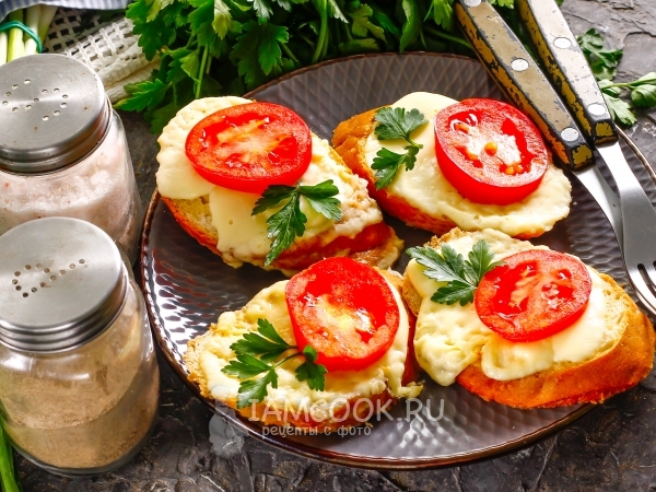 Горячие бутерброды с брынзой, рецепт с фото