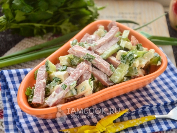 Салат с ветчиной и брынзой, рецепт с фото
