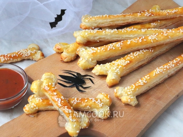 «Кости» на Хэллоуин (из слоеного теста), рецепт с фото