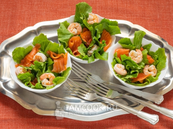 Салат с красной рыбой и креветками, рецепт с фото