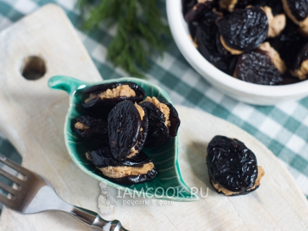 Чернослив, фаршированный орехами и чечевицей, рецепт с фото