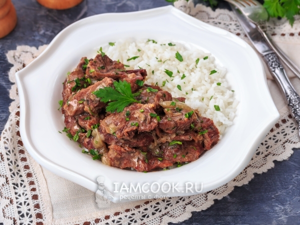 Тушеная говядина с луком, рецепт с фото