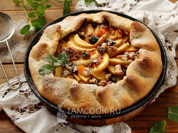 Галета с яблоками, сухофруктами и орехами, рецепт с фото