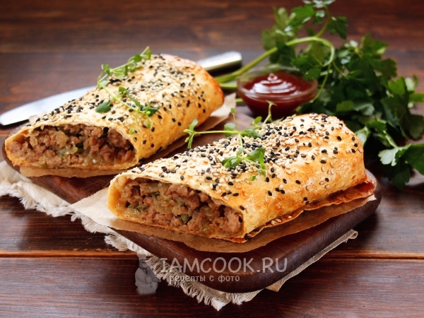 Рулет из лаваша с мясным фаршем в духовке, рецепт с фото