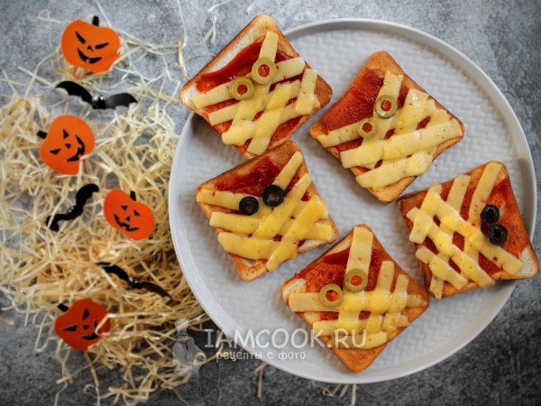 Тосты «Мумии» на Хэллоуин, рецепт с фото