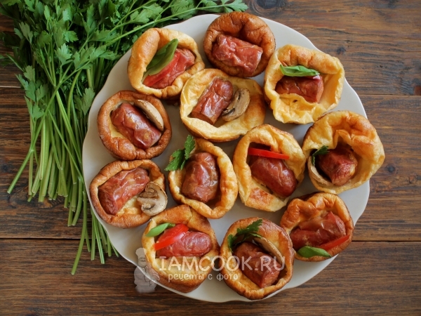 Сосиски в Йоркширском пудинге (Жаба в норке/Toad in the hole), рецепт с фото