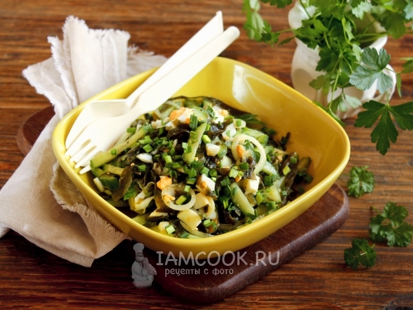 Салат из морской капусты с огурцом, яйцом и луком, рецепт с фото