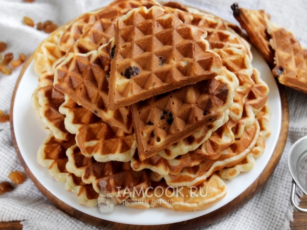 Вафли с изюмом, рецепт с фото