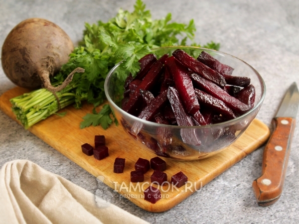 Свекла, запеченная кусочками в духовке, рецепт с фото