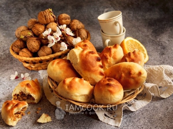 Пирожки с орехами, рецепт с фото
