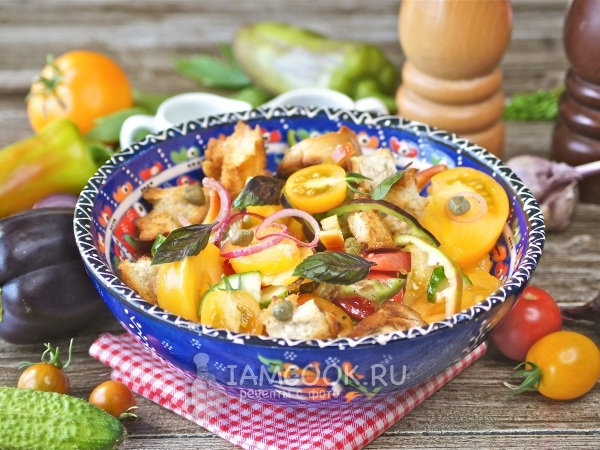 Итальянский салат «Панцанелла», рецепт с фото