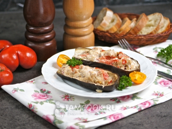 Баклажаны фаршированные куриной грудкой в мультиварке, рецепт с фото
