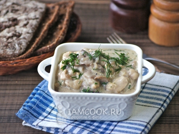 Бефстроганов из курицы с грибами, рецепт с фото