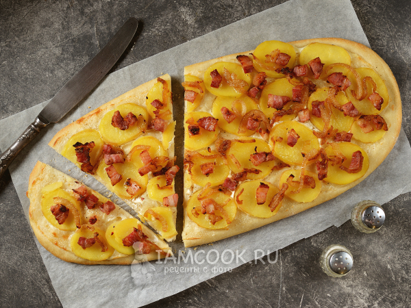 Пирог «Тартифлет» с беконом, луком и картофелем, рецепт с фото